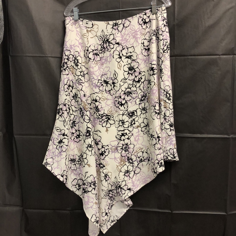 White House Black Market Ladies Floral Skirt - Picture 2 of 10